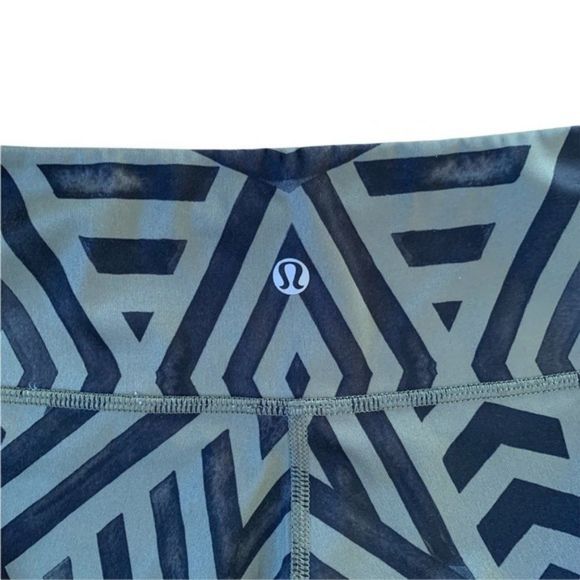 Lululemon Wunder Under Crop II Size 6 - Picture 6 of 12